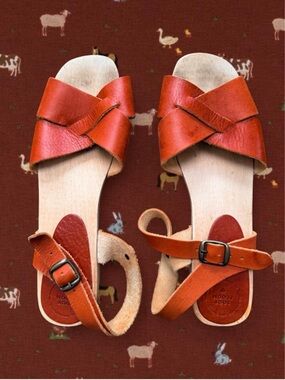 Soor ploomLeather Slide Sandals in Rustic Orange